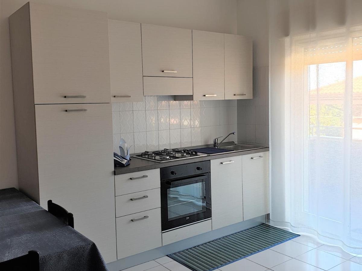 Baia Alcantara Apartments Giardini Naxos Bagian luar foto