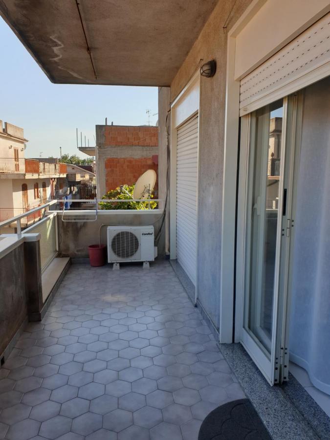 Baia Alcantara Apartments Giardini Naxos Bagian luar foto